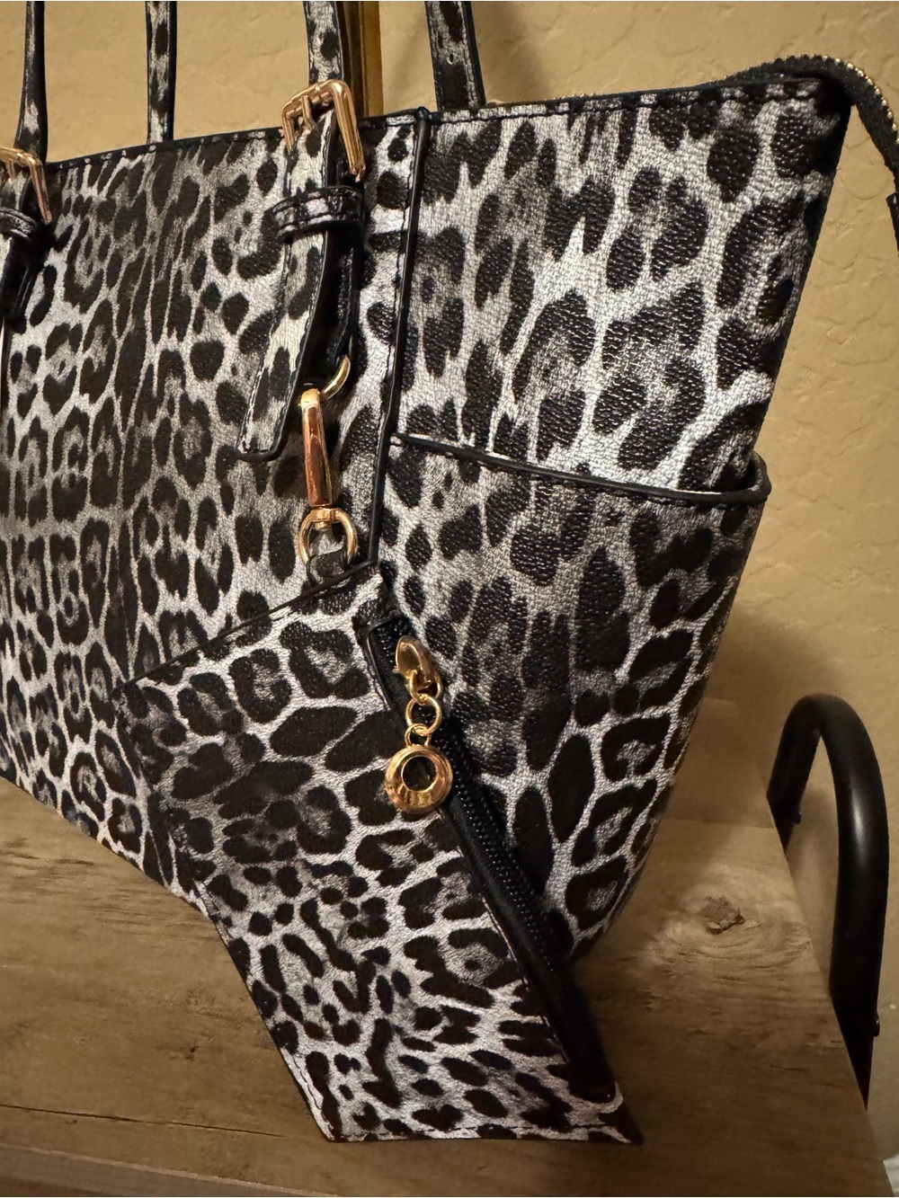 Leopard Print Tote Bag with Matching Wristlet and Pouch NWT - Picture 5 of 7